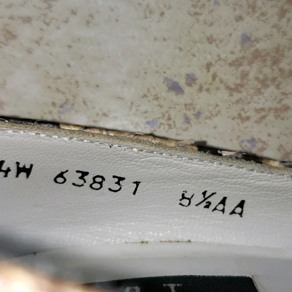 Stuart Weitzman Snake Skin Pumps size 8.5AA/Narrow - Picture 8 of 10